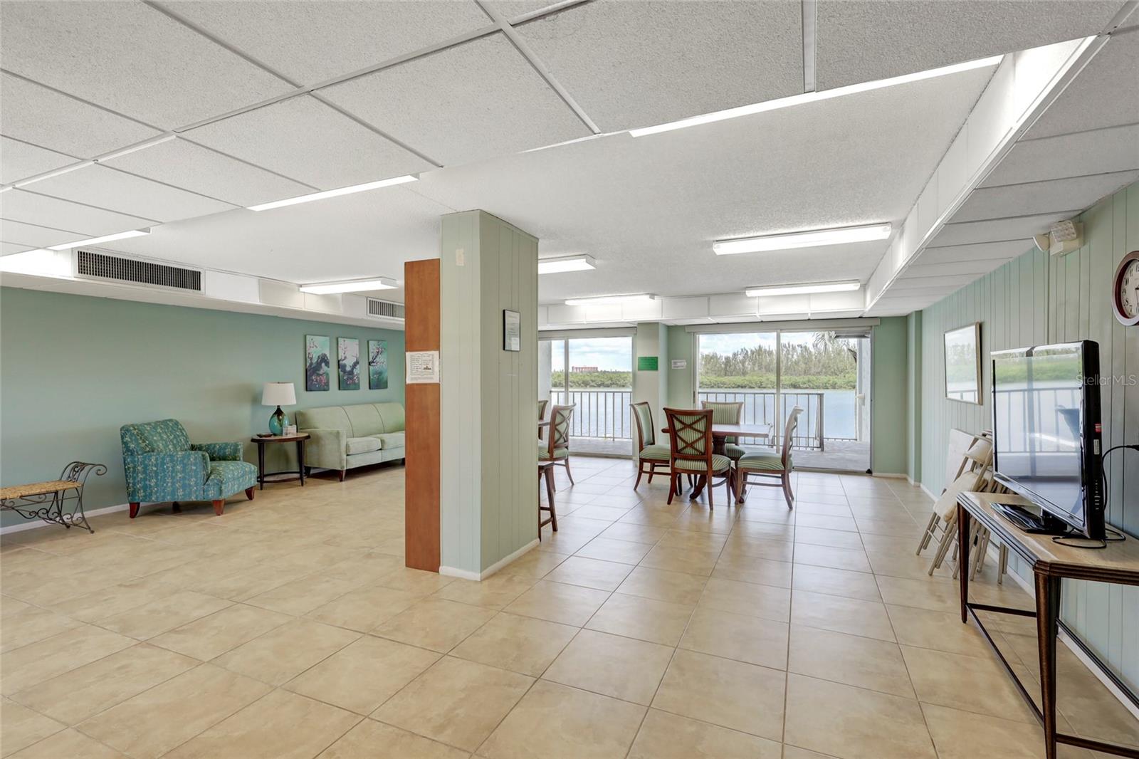 POINTE ON MIDNIGHT PASS - Residential