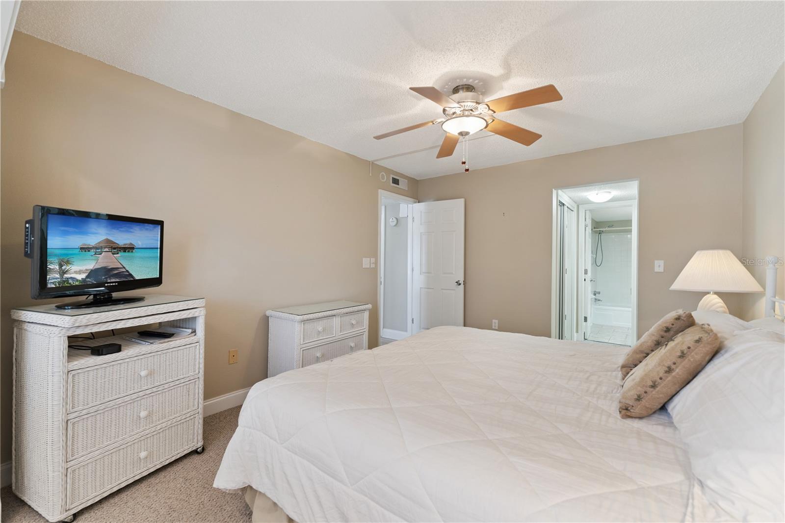 QUAIL HOLLOW - Residential