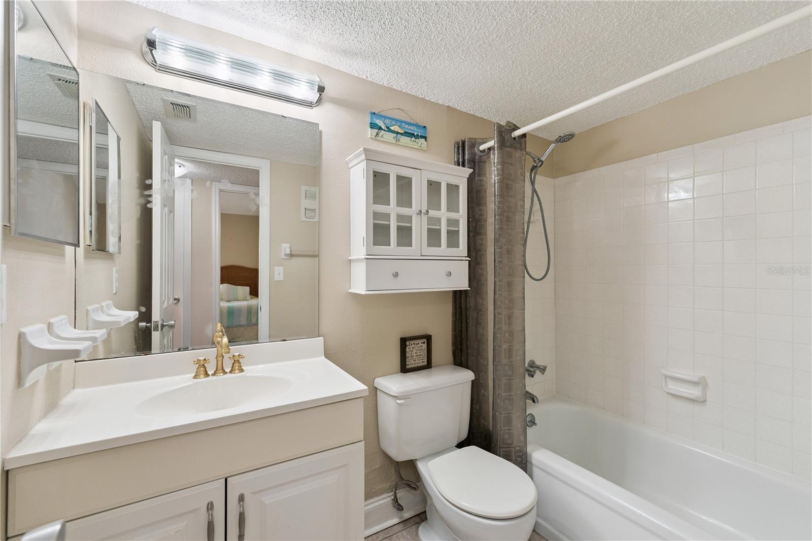 QUAIL HOLLOW - Residential