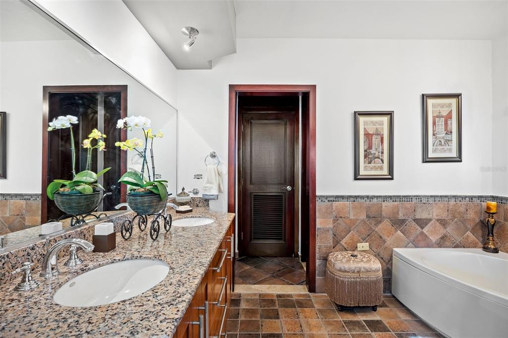 PASEO LAS PALMAS - Residential