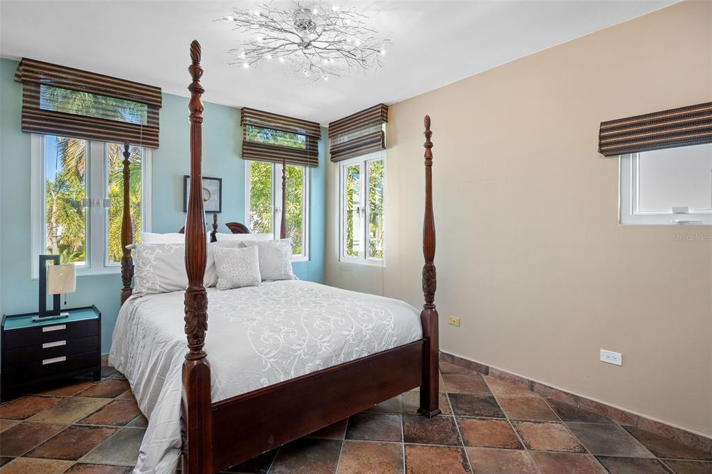 PASEO LAS PALMAS - Residential