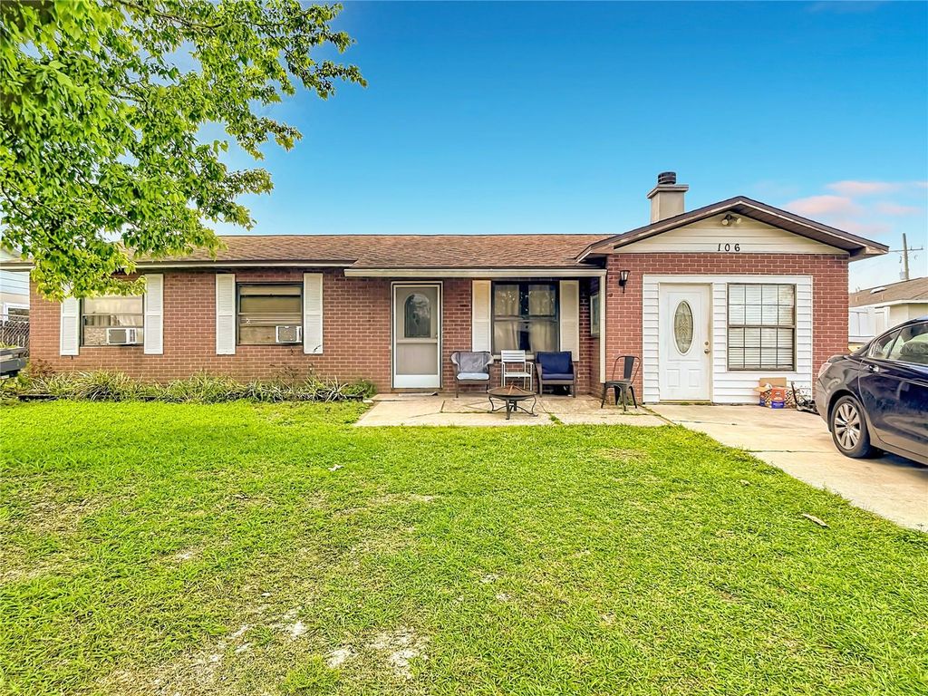 Photo of 106 California Avenue, Saint Cloud, FL 34769 (MLS # G5110366)