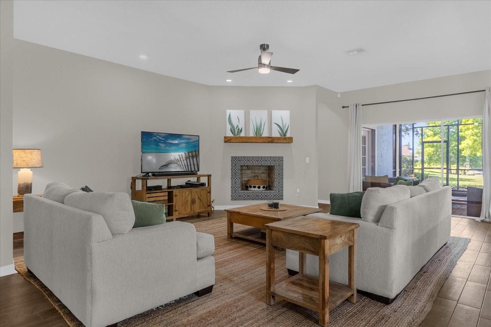 WOODBRIDGE ON GREEN - Residential