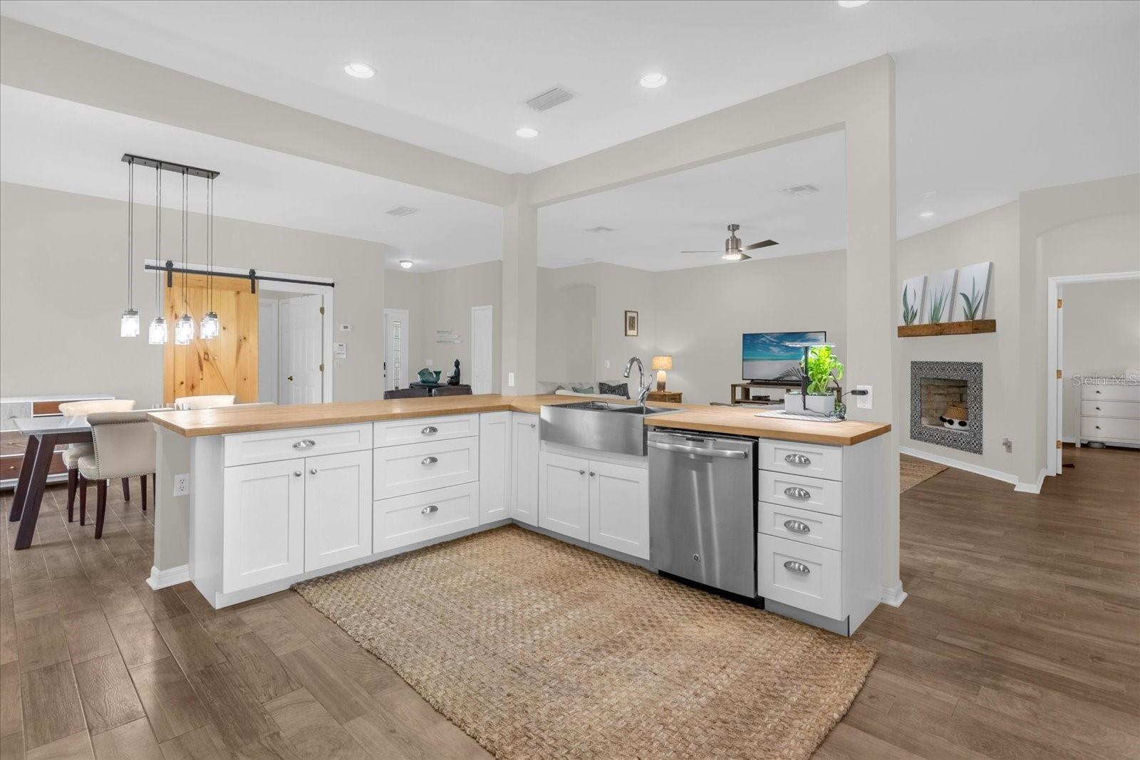 WOODBRIDGE ON GREEN - Residential