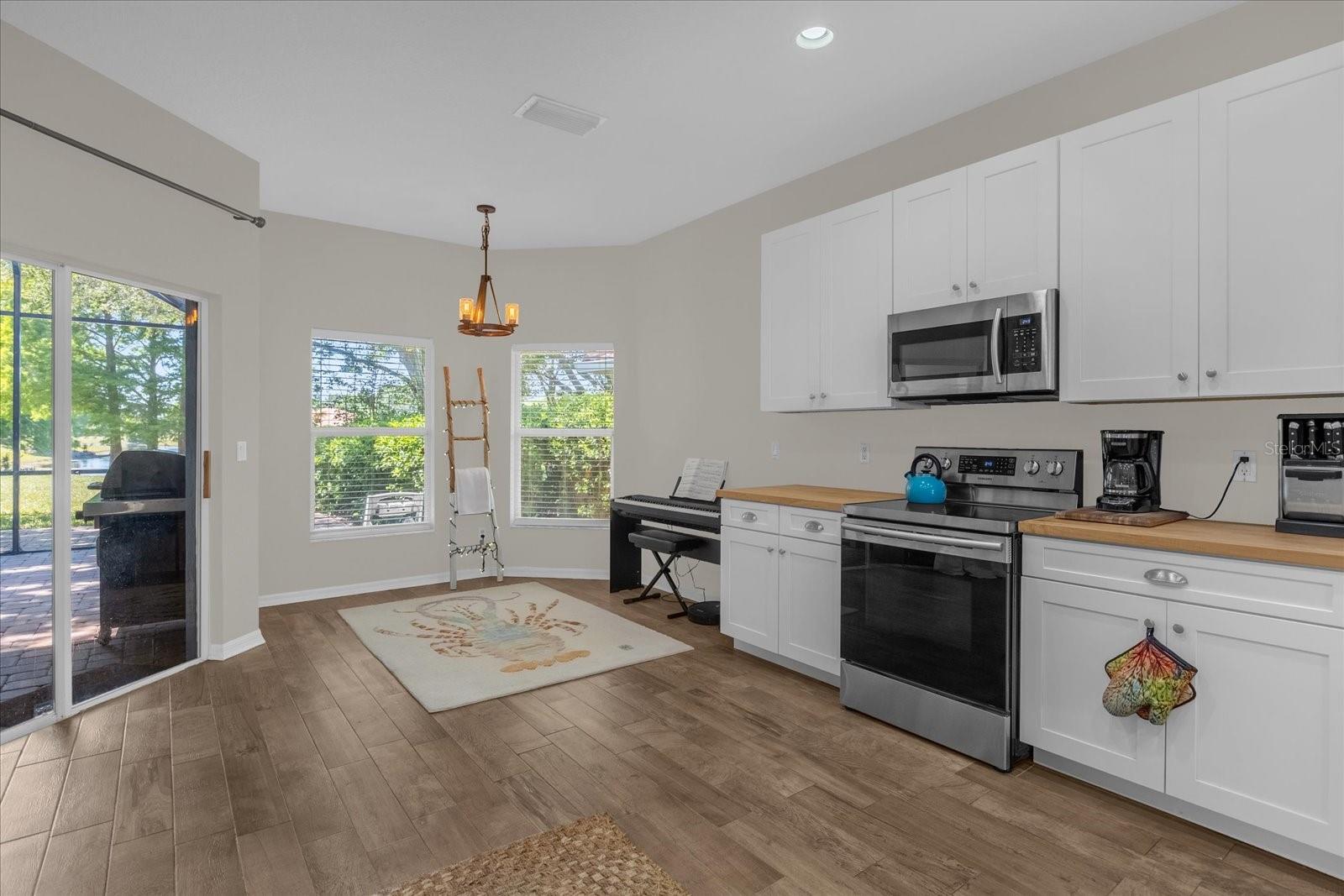 WOODBRIDGE ON GREEN - Residential