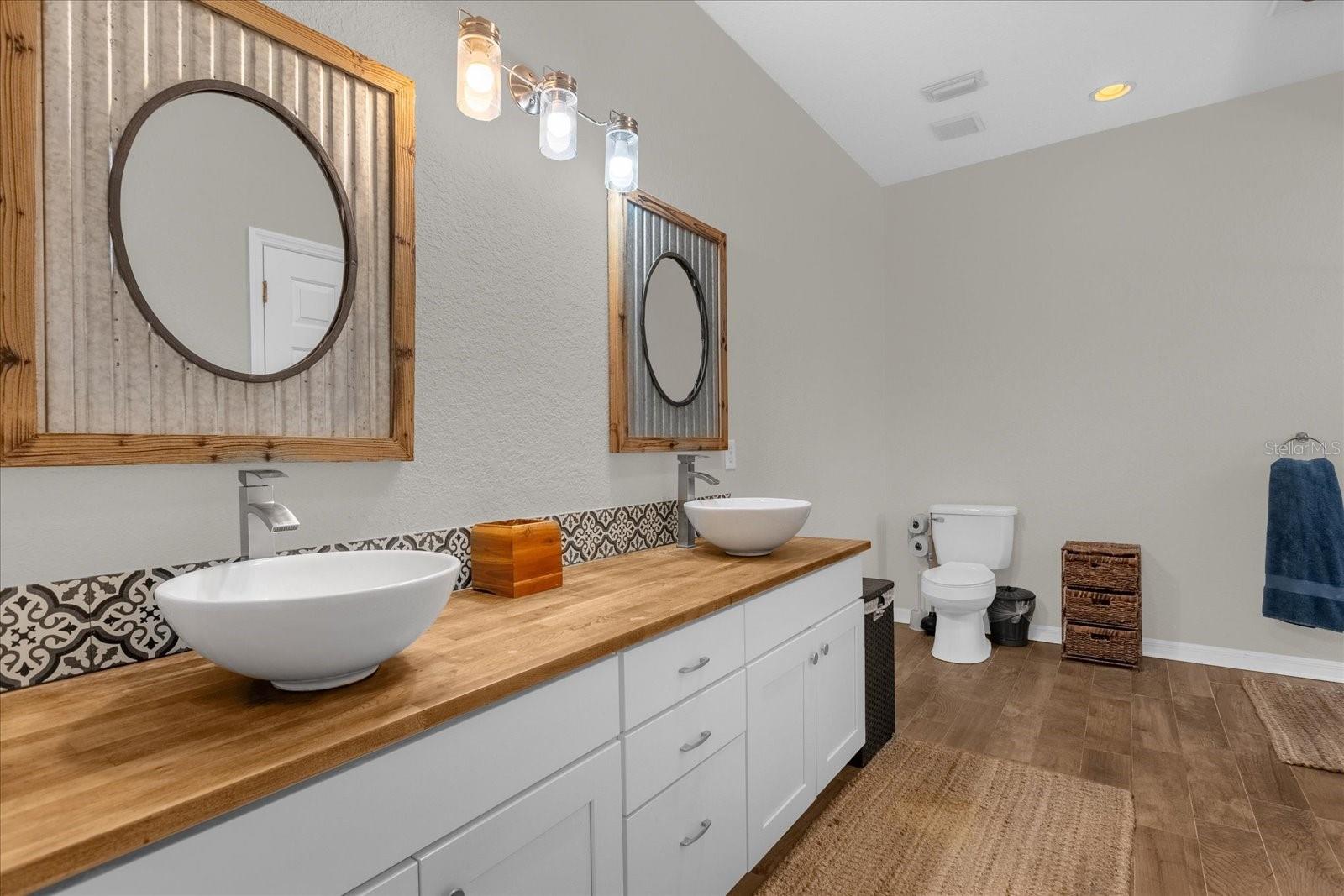 WOODBRIDGE ON GREEN - Residential