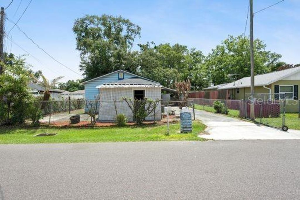 Photo of 132 Pine Street, Orlando, FL 32824 (MLS # V4948958)