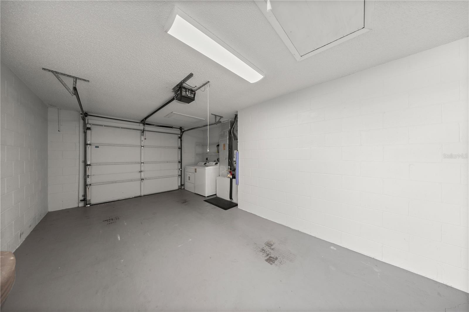 OAK TRACE VILLAS PH 01 - Residential Lease