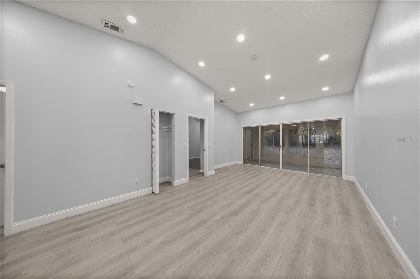 OAK TRACE VILLAS PH 01 - Residential Lease