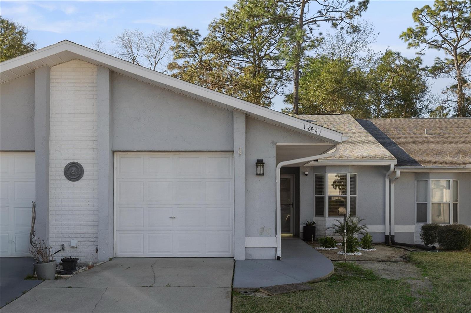 OAK TRACE VILLAS PH 01 - Residential Lease