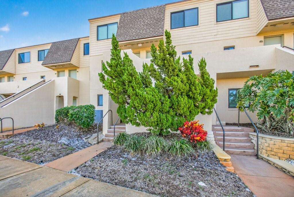 SUMMERHOUSE I BCH & RAQUET CLU - Residential