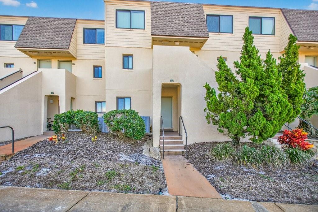 SUMMERHOUSE I BCH & RAQUET CLU - Residential