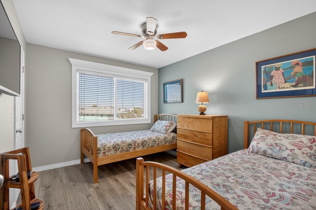 SUMMERHOUSE I BCH & RAQUET CLU - Residential