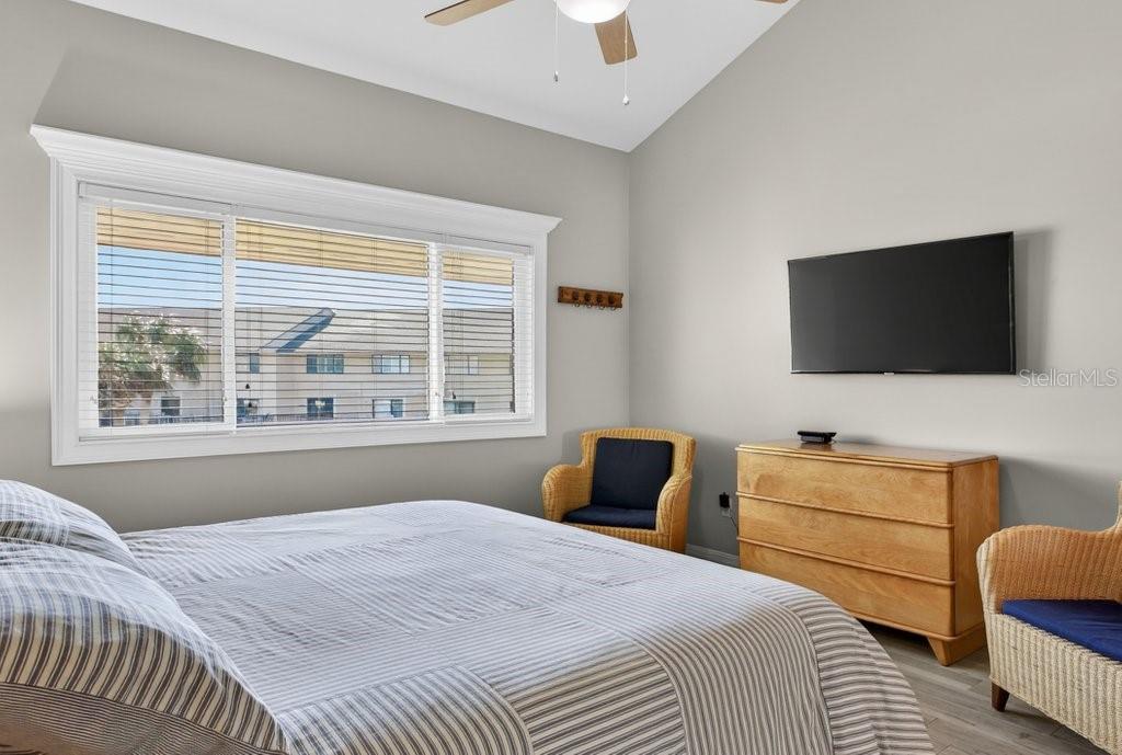 SUMMERHOUSE I BCH & RAQUET CLU - Residential