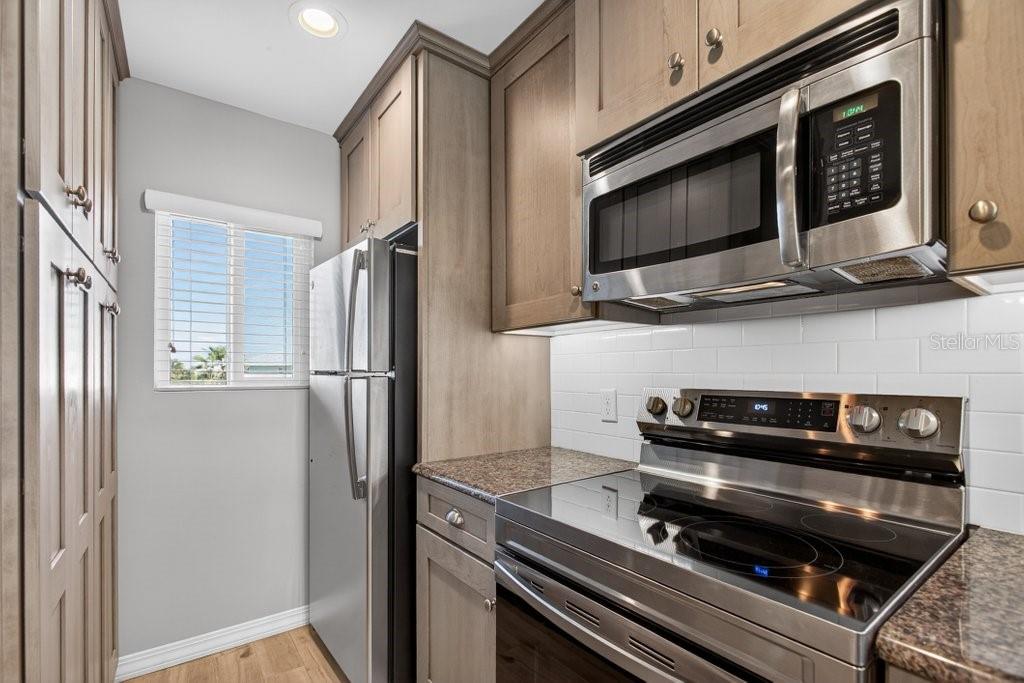 SUMMERHOUSE I BCH & RAQUET CLU - Residential