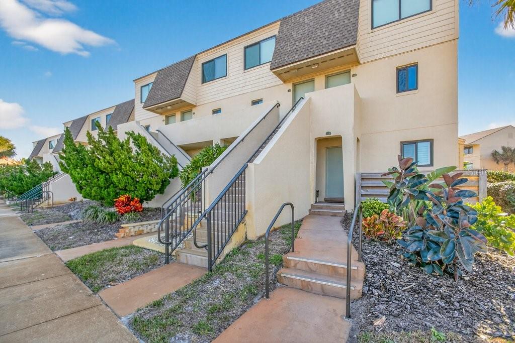 SUMMERHOUSE I BCH & RAQUET CLU - Residential