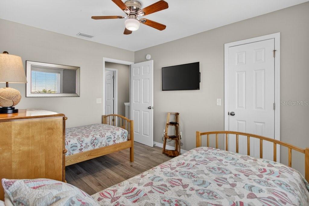 SUMMERHOUSE I BCH & RAQUET CLU - Residential