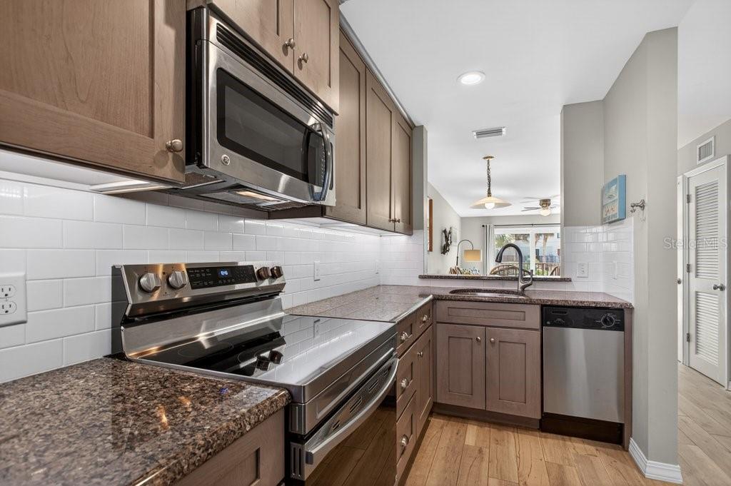 SUMMERHOUSE I BCH & RAQUET CLU - Residential