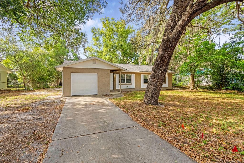 Photo of 1116 Helen Drive, Deland, FL 32720 (MLS # V4948310)