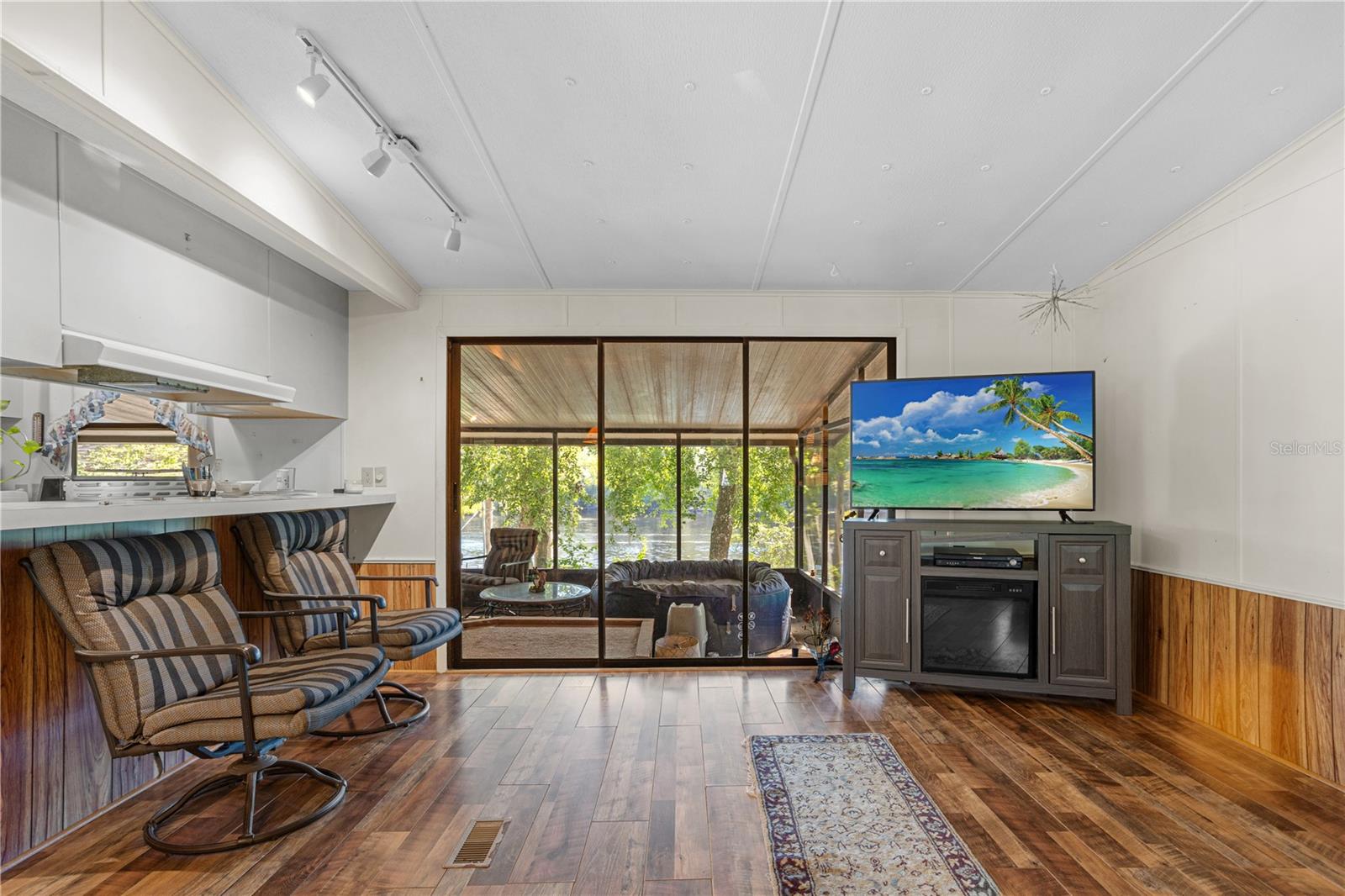 BLUFFS/SUWANNE - Residential