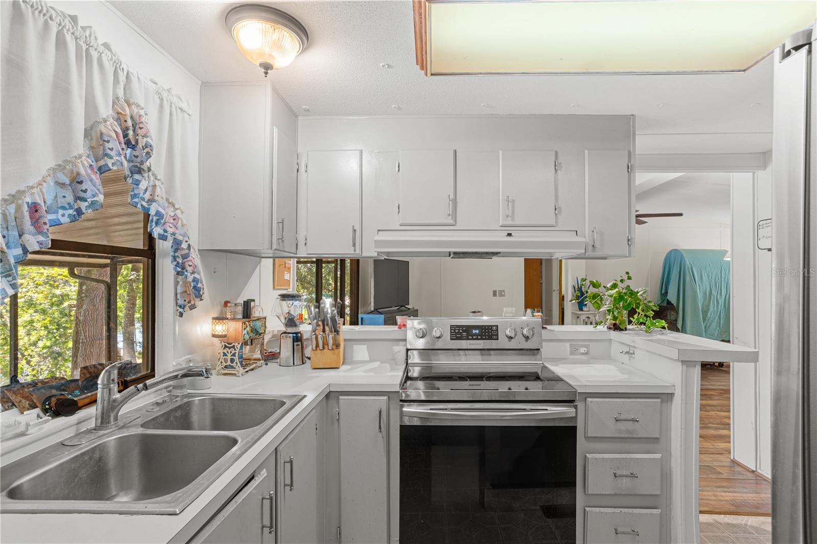 BLUFFS/SUWANNE - Residential