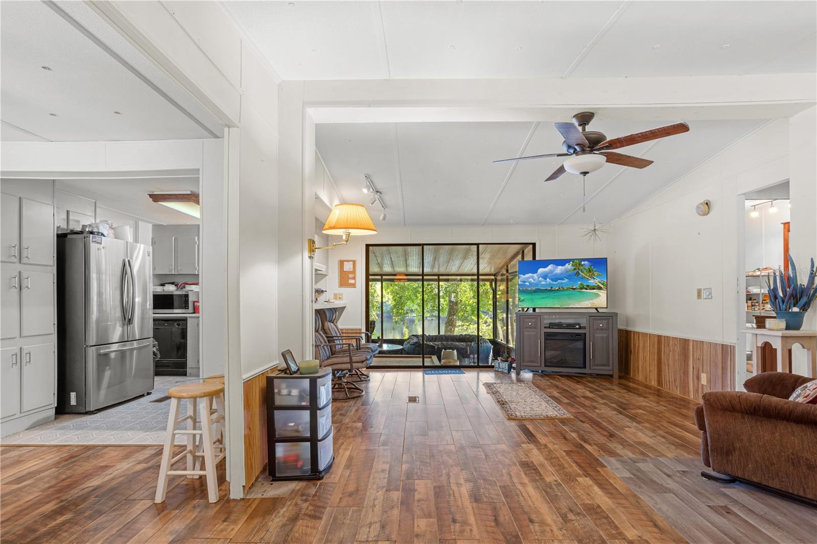 BLUFFS/SUWANNE - Residential