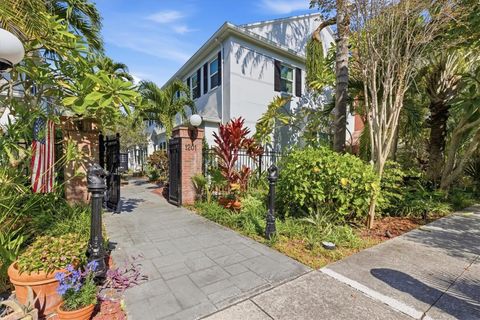 Photo of 1201 W Horatio Street #D4, Tampa, FL 33606 (MLS # TB8449980)