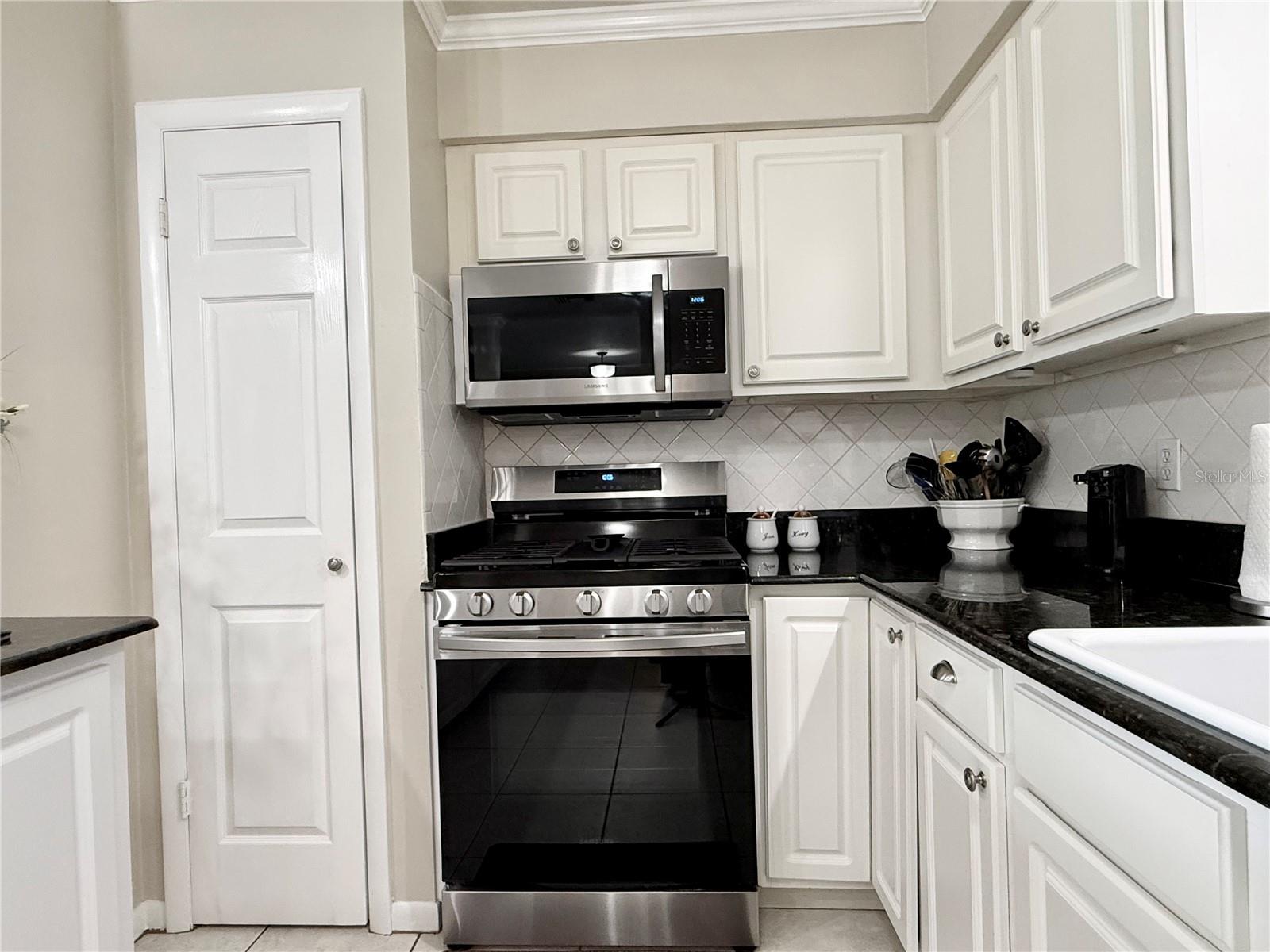 AVON LAKES SUB - Residential