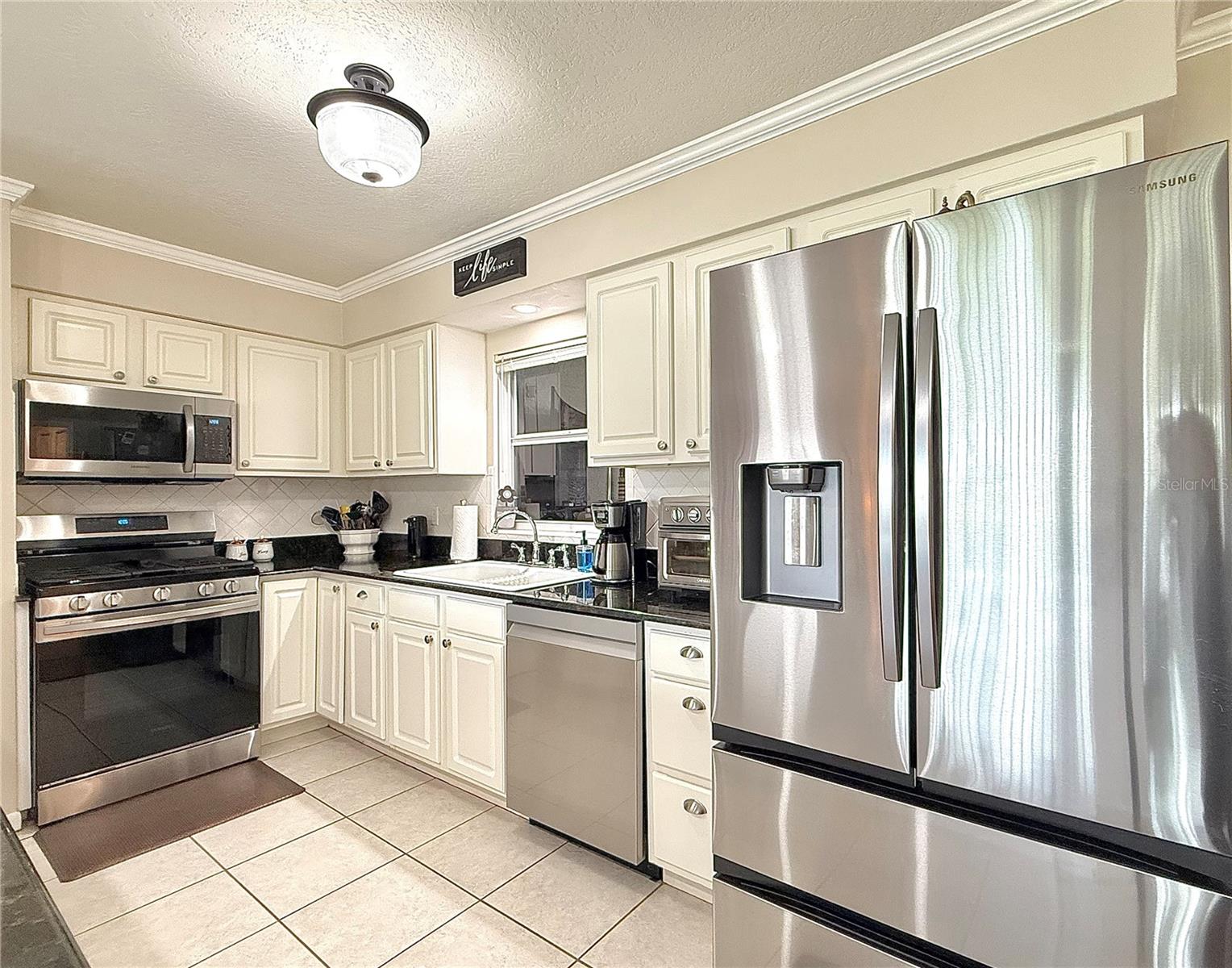 AVON LAKES SUB - Residential