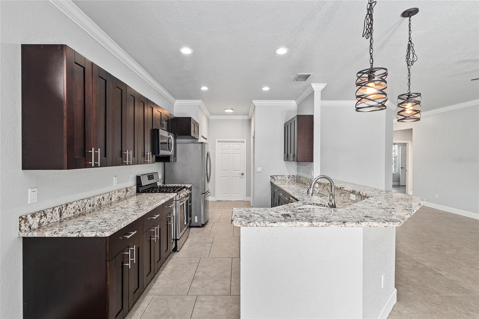 MAGNOLIA VILLAS EAST - Residential