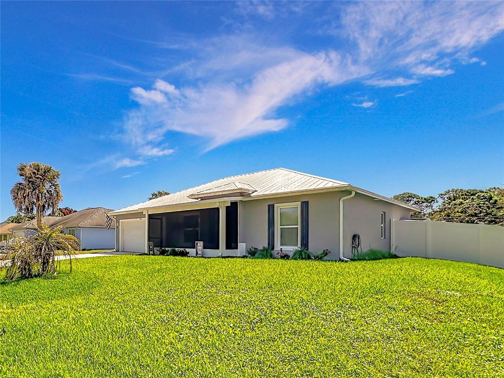 Photo of 1125 19th Street SW, Vero Beach, FL 32962 (MLS # S5145728)