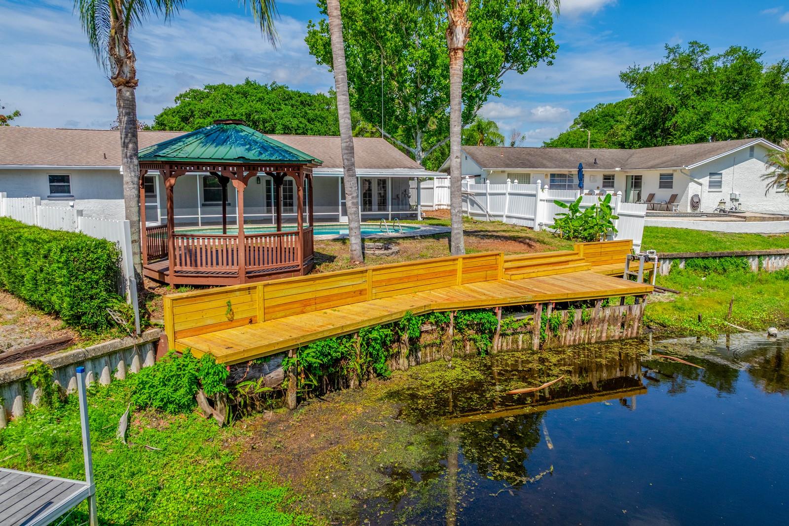 UNIVERSITY SHORES - Residential