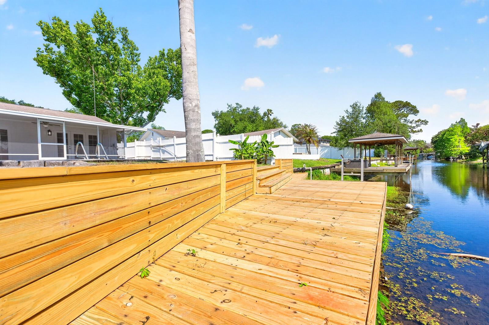 UNIVERSITY SHORES - Residential
