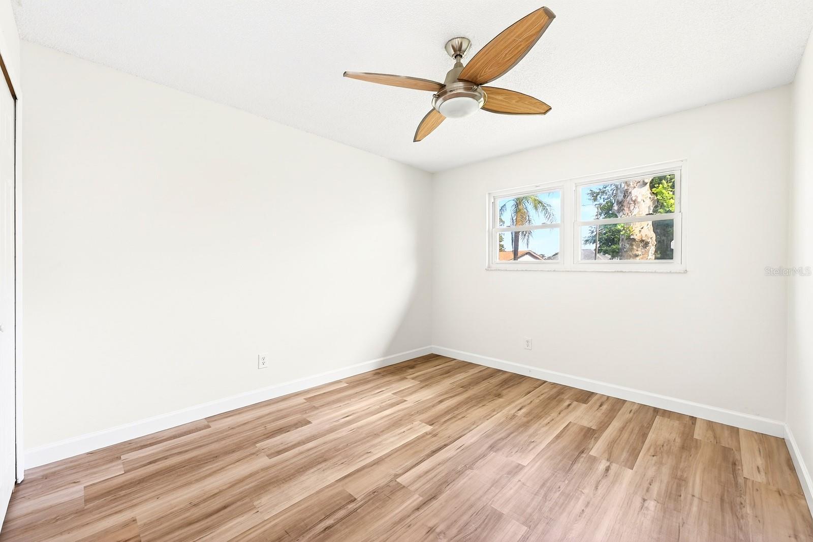 UNIVERSITY SHORES - Residential