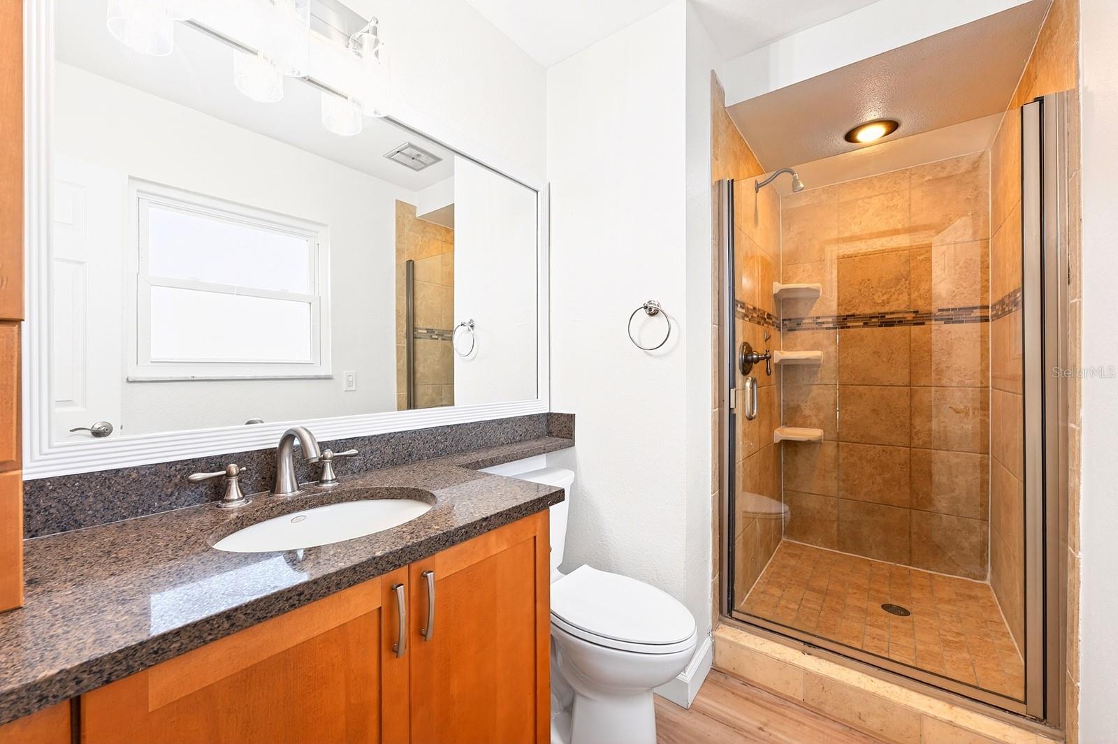 UNIVERSITY SHORES - Residential