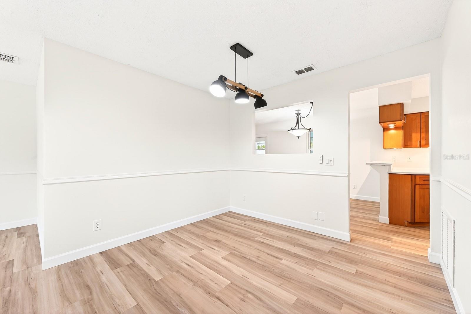 UNIVERSITY SHORES - Residential