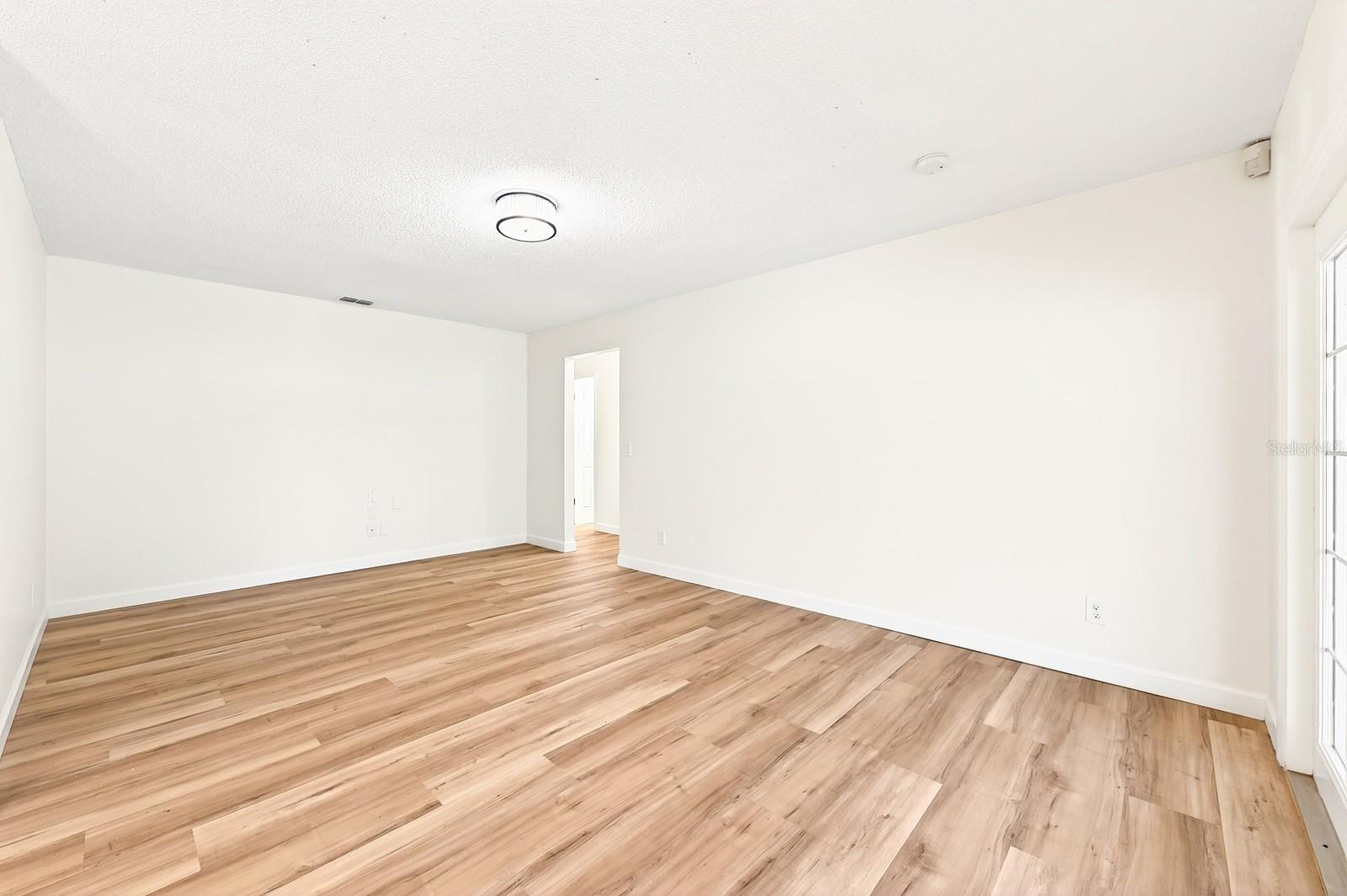 UNIVERSITY SHORES - Residential