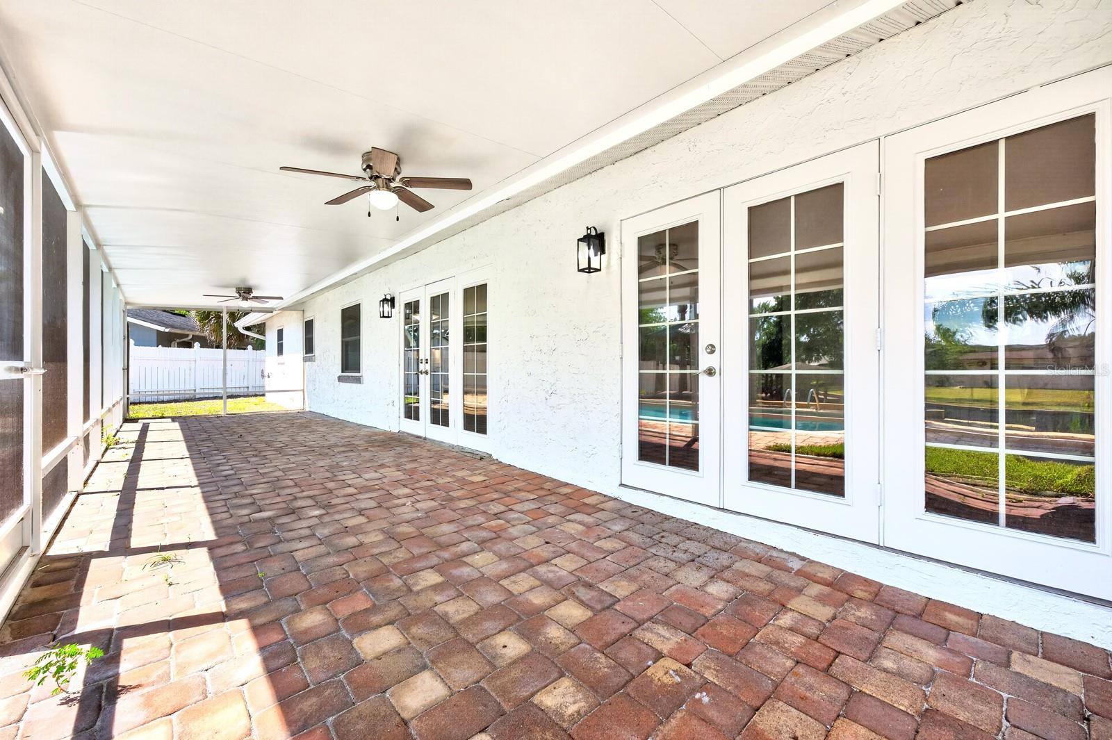 UNIVERSITY SHORES - Residential