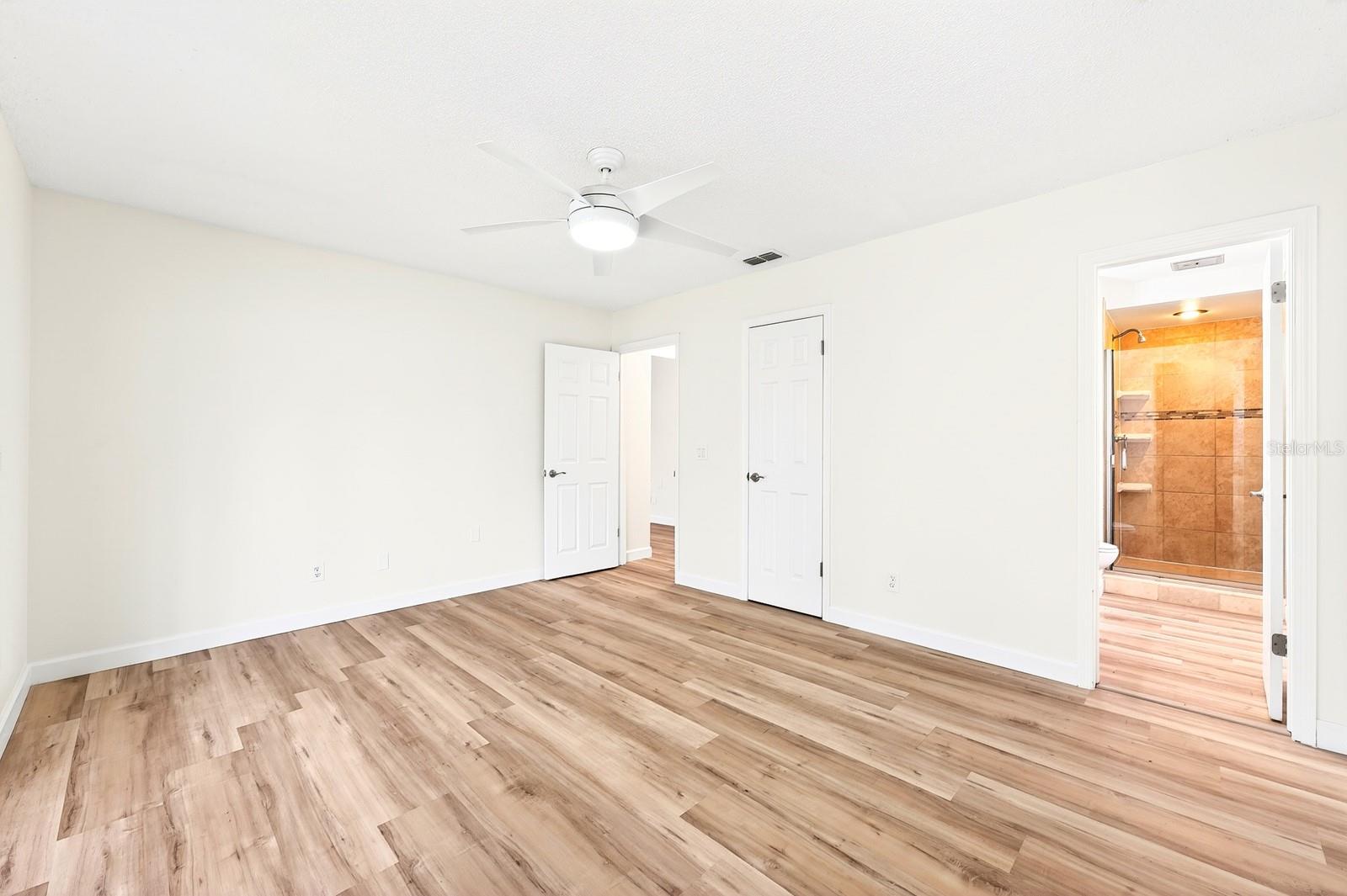 UNIVERSITY SHORES - Residential
