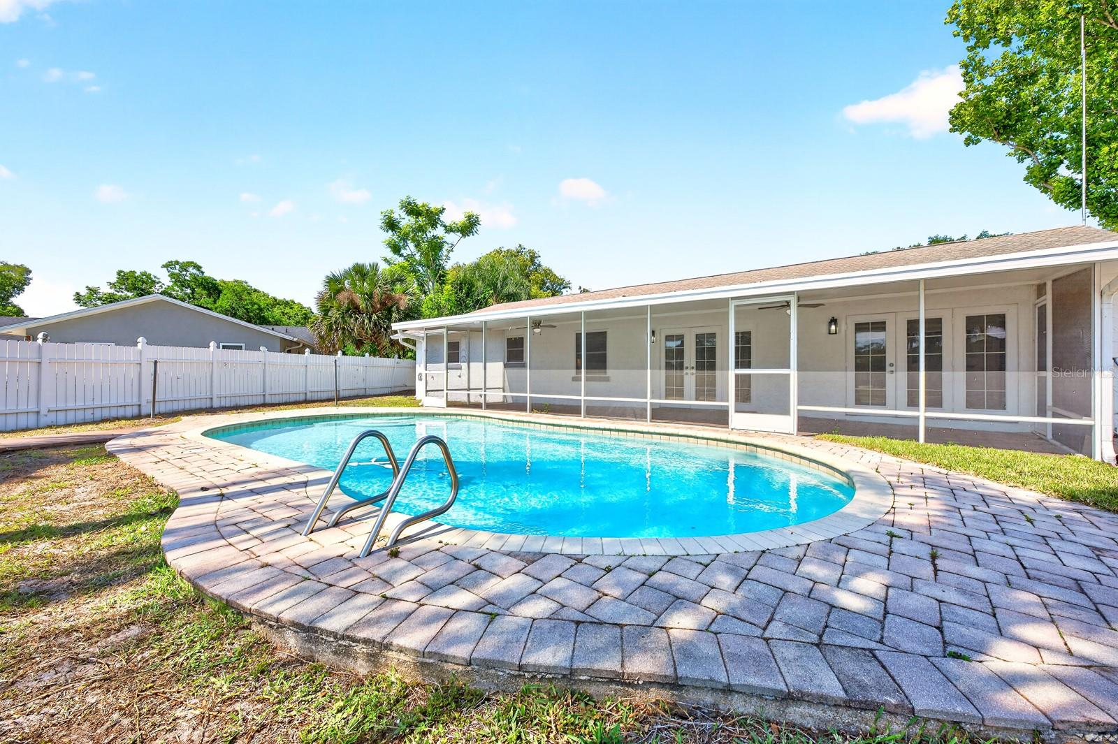 UNIVERSITY SHORES - Residential