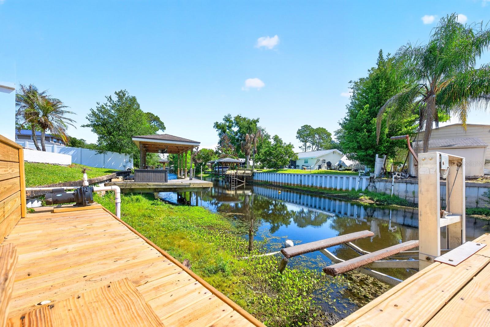 UNIVERSITY SHORES - Residential
