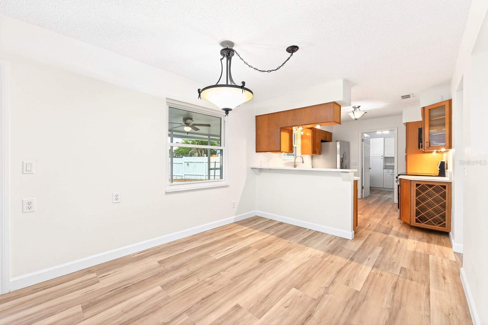 UNIVERSITY SHORES - Residential