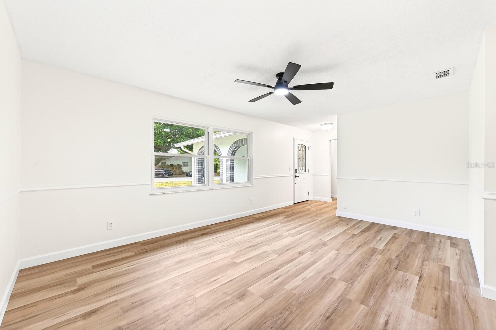 UNIVERSITY SHORES - Residential