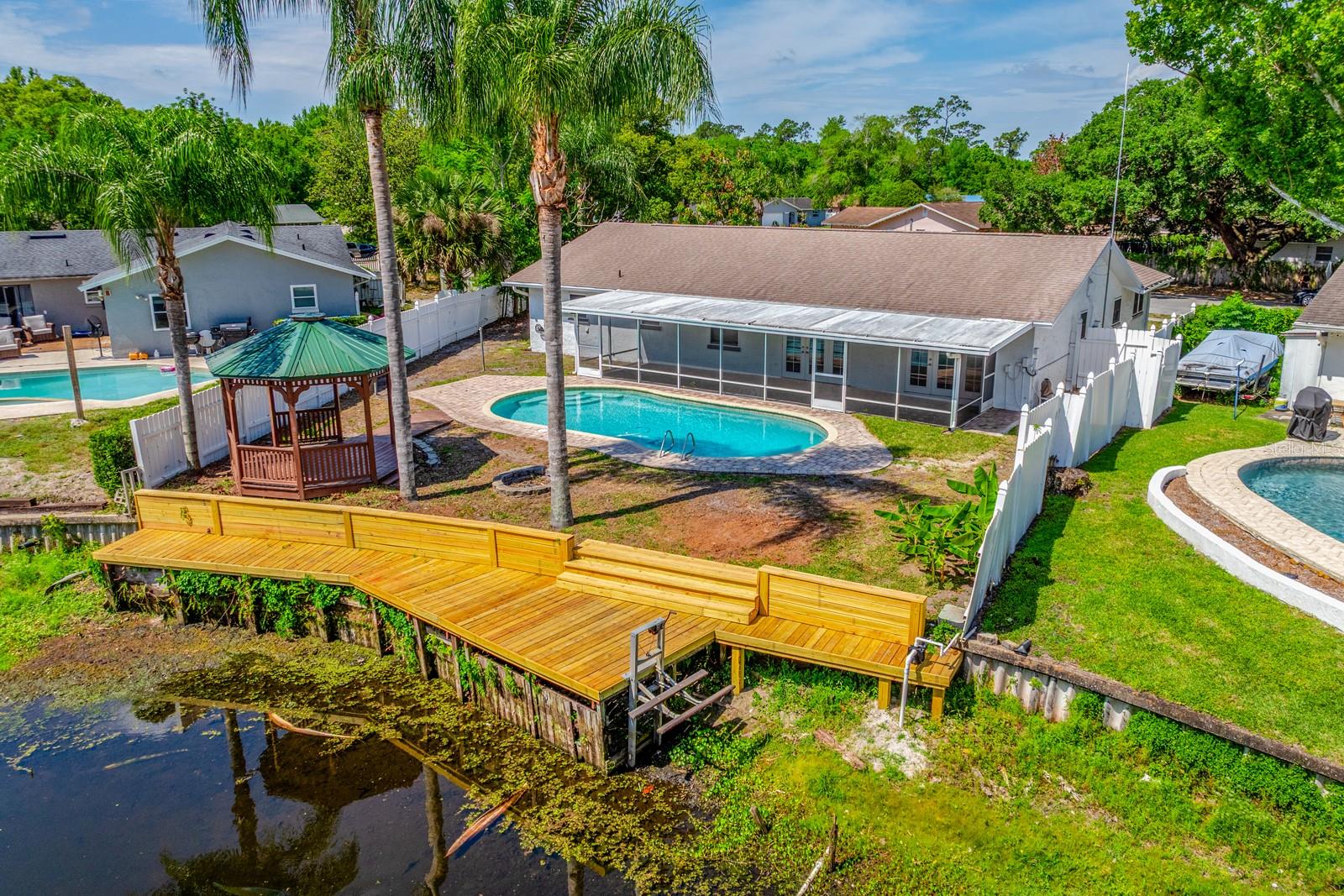 UNIVERSITY SHORES - Residential