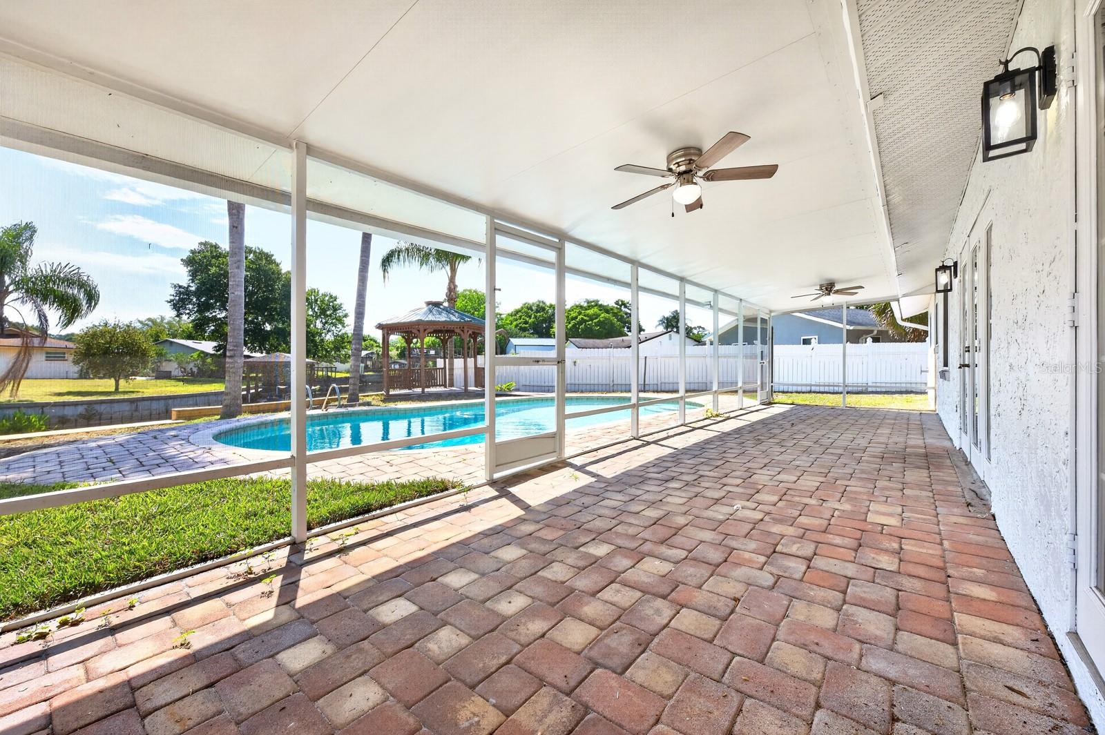 UNIVERSITY SHORES - Residential
