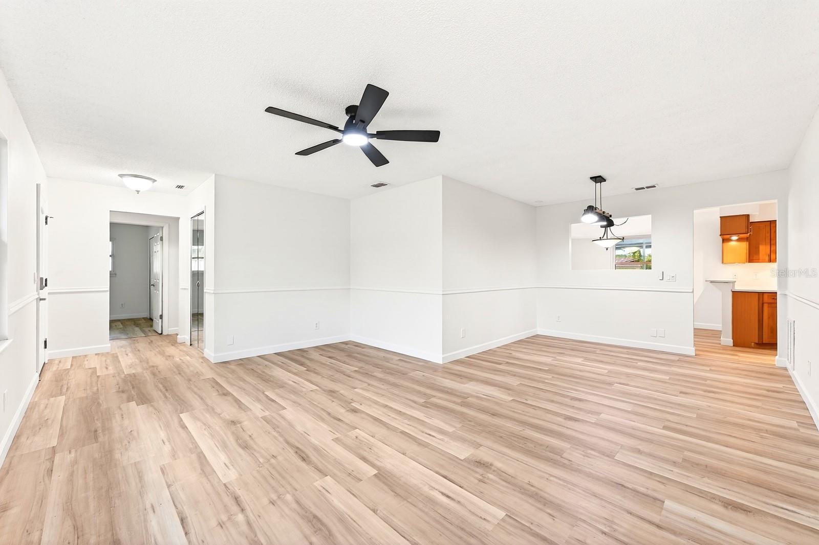 UNIVERSITY SHORES - Residential