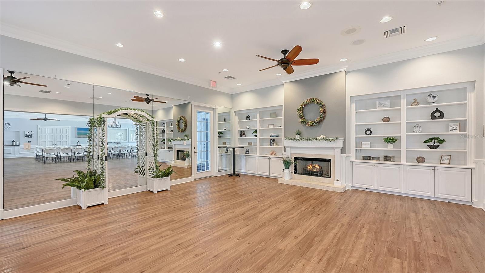 TOWNS AT LAKESIDE - Residential