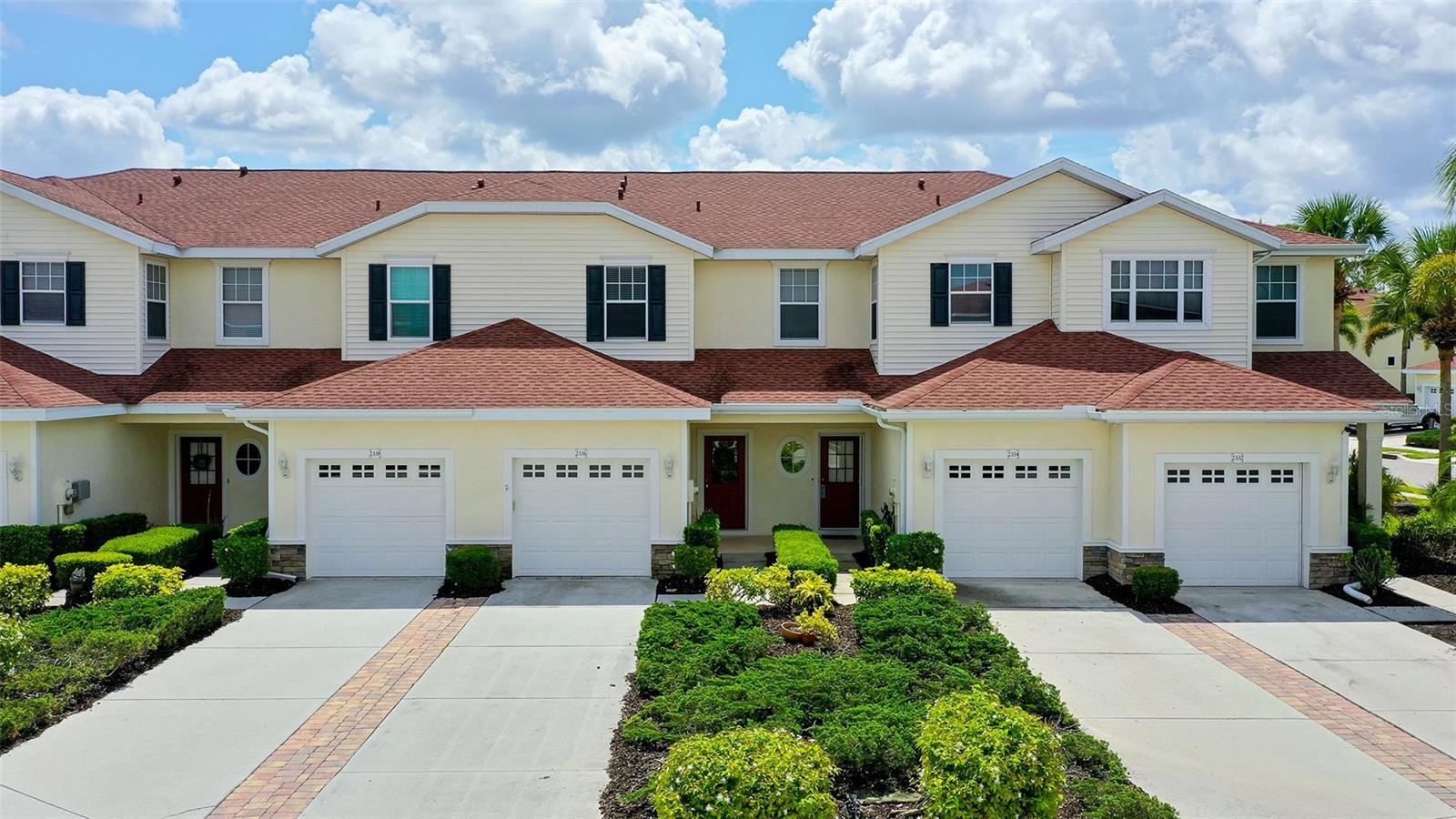 TOWNS AT LAKESIDE - Residential