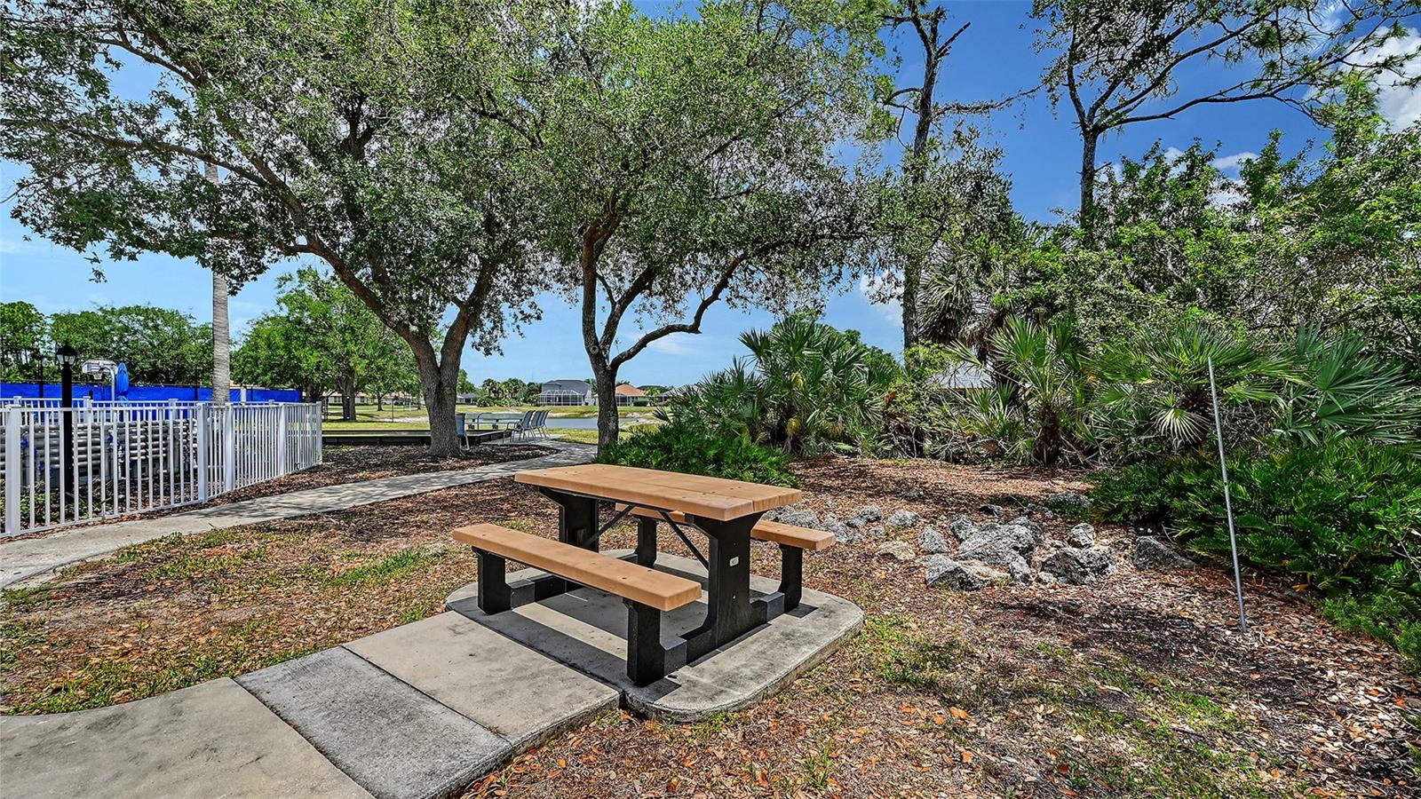 TOWNS AT LAKESIDE - Residential