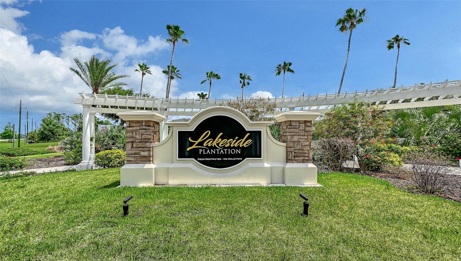 TOWNS AT LAKESIDE - Residential